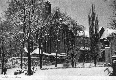 <img src="fritzlar1943.jpg" alt="in de sneeuw" />